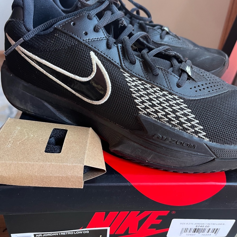 NWOTAir JordanNike Zoom Black and White Sneakers. Retro low OG.send in org box